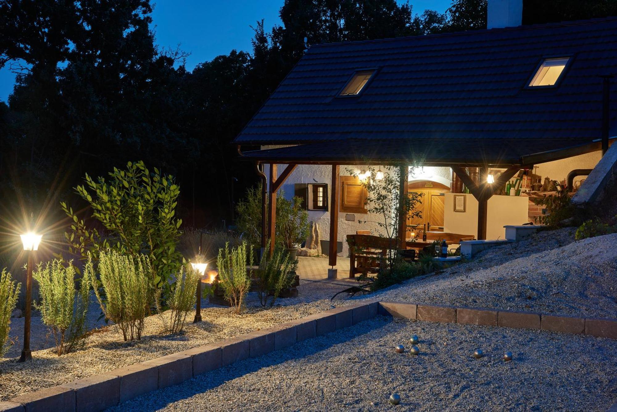 Sauna & Jakuzzi Kisleshegy Vendeghaz Villa